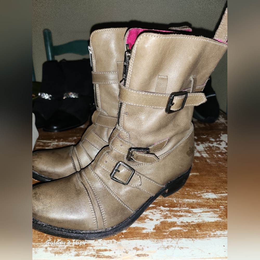 Juicy Couture  Walker   Leather   Boots